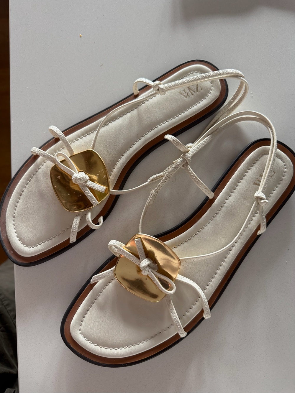 Zara Ivory Leather Knot Sandals with Gold Accent - Picture 3 of 6